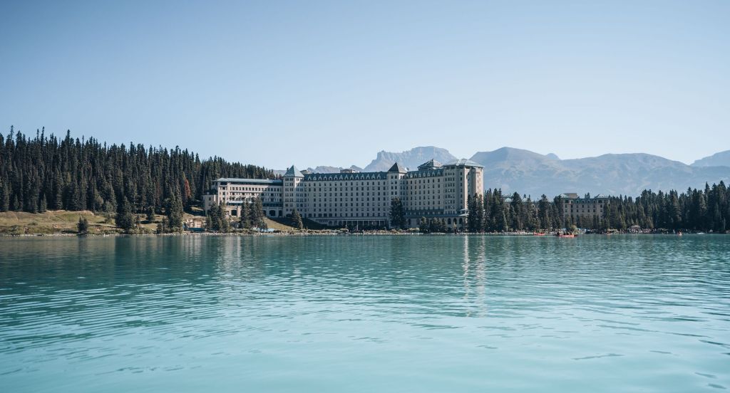 Top Lake Louise Accommodation Options for a Perfect Getaway